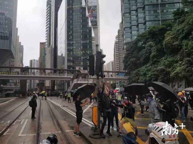 香港恶徒粉碎740组交通灯已全部修复