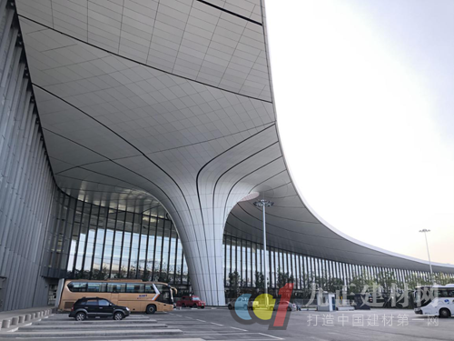  直击北京大兴国际机场，明晰新国门的艺术设计与创新技术