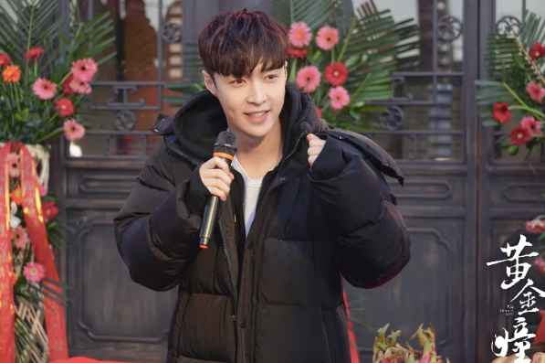 阅文团体超等IP《黄金瞳》开机 张艺兴领衔男主打造“爆款”