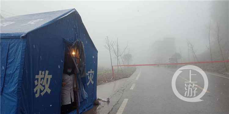 渝鄂接壤小镇的“守卡人” ：我“冒犯”你，你就不会“冒犯”别人