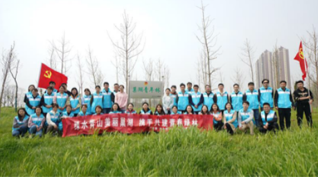 巢湖团市委开展共植青年林主题团日勾当