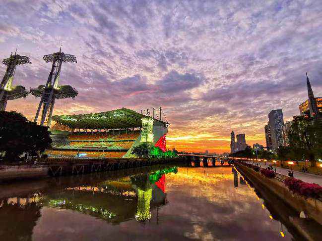 早上的七色祥云，黄昏又来接你下班了