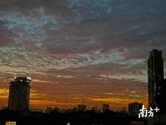 早上的七色祥云，黄昏又来接你下班了