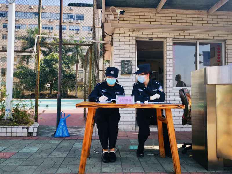 【模范气力】速描深圳机场边检人：疫情下的三组“国门”家庭