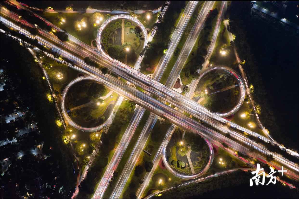 12月3日,航拍东莞市东莞大道立交桥。夏宇 摄 南边拍客看广东|一周精选 初心未改