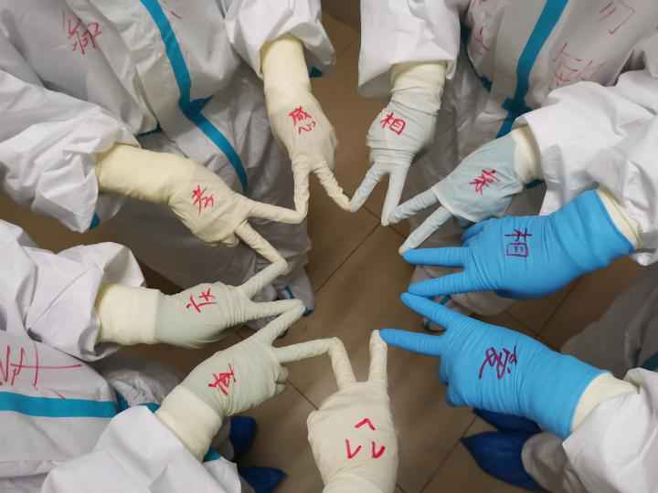 抗疫随队直击|“重庆、孝感相亲相爱” 两地医护人员互寄感激信连道五声“感激”