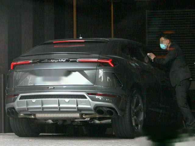 周杰伦携昆凌现身陌头 防疫法子很到位