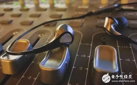 魅族Flow耳机：比魅族Pro7还亮眼的副角，凭什么卖599？