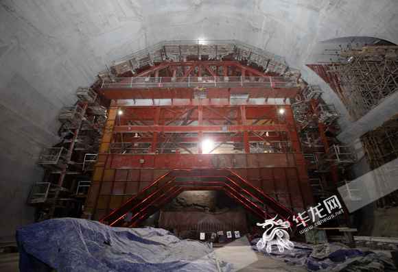 视频|重庆轨道10号线二期七星岗站加速建树 主体工程估量年内完成