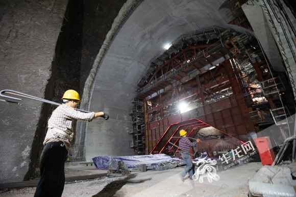 视频|重庆轨道10号线二期七星岗站加速建树 主体工程估量年内完成