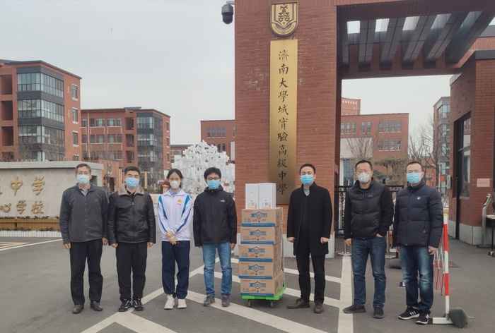 上阵“父女兵”山东父女俩自发研制免洗酒精消毒凝露