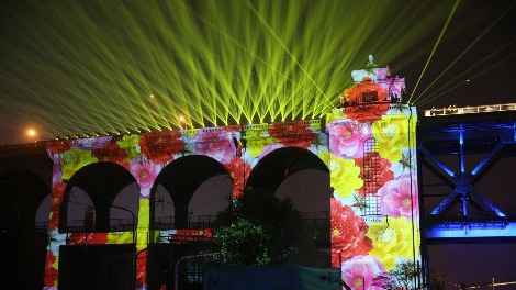 青岛金滩银浪绿海交相辉映 绮丽浪漫令人沉醉