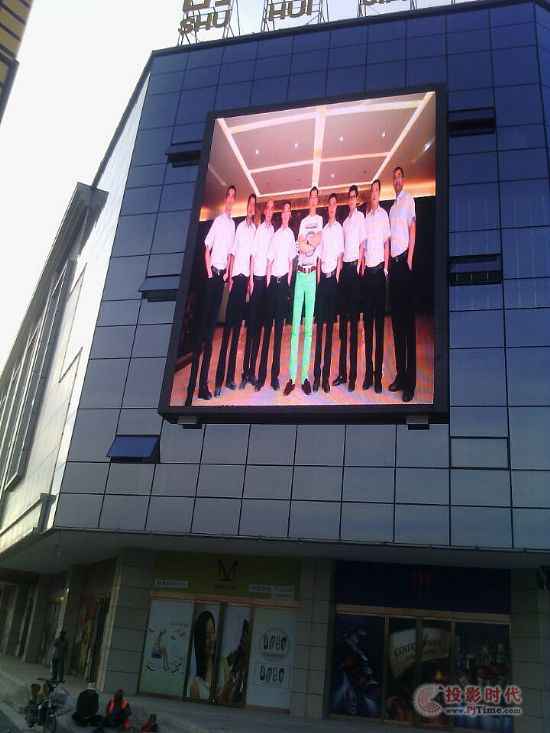 鑫彩光电大同市舒慧家居P16户外表贴全彩72㎡显示项目调试落成