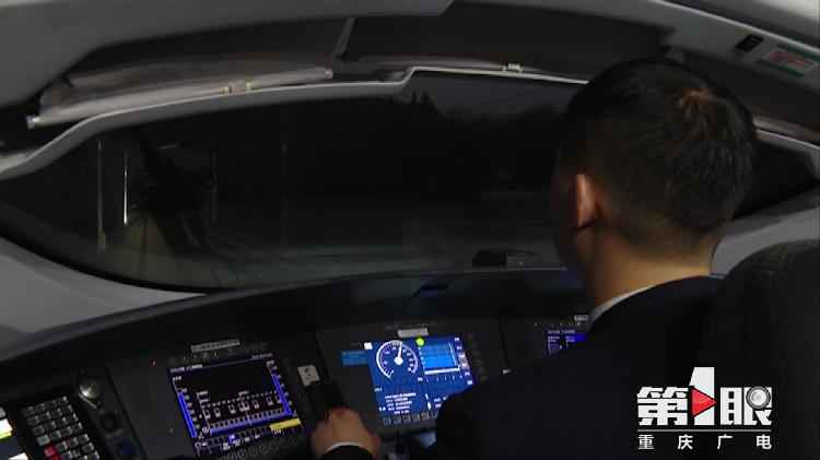 一桌用便当盒构成的团年饭背后，是为了让更多人回家……