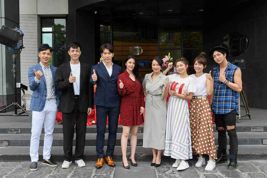 《天之骄女》演员杨皓崴（左起）、李家庆、黄少祺、韩瑜、张本渝、曾智希、林萱瑜、明杰。（三立提供）