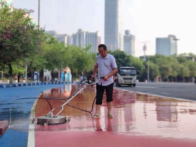 “红袖章”点靓广州“跑者天地” 文明环境大师共同维护