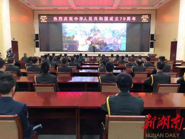 杜家毫许达哲李微微乌兰等省带了解合收看庆祝中华人民共和国创立70周年大会、阅兵式和群众游行实况直播