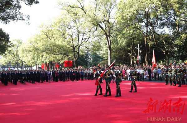 湖南省委进行庆祝新中国创立70周年升旗典礼 祝福伟大故国越发繁荣兴盛
