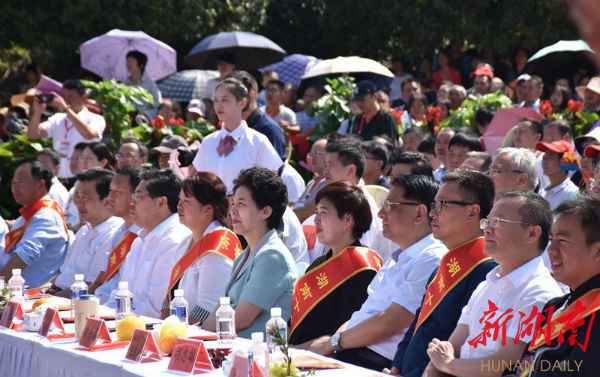 2019“中国农夫丰收节”湖南主题勾当进行 乌兰出席并为“湖南十佳农夫”颁奖