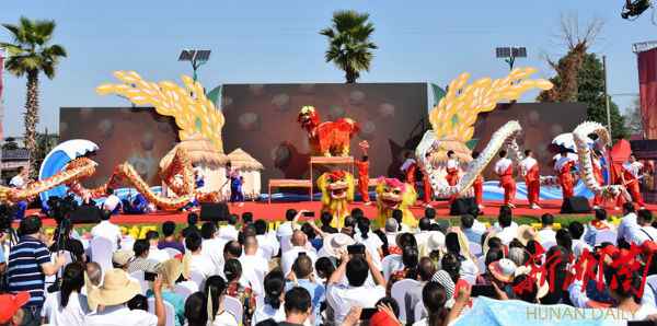 2019“中国农夫丰收节”湖南主题勾当进行 乌兰出席并为“湖南十佳农夫”颁奖