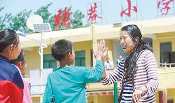 李元芳：“手杖”书写的红烛礼赞