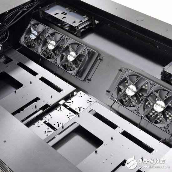 你不说我还觉得这是普通桌子！实际这是个售价1.4万元的电脑机箱！