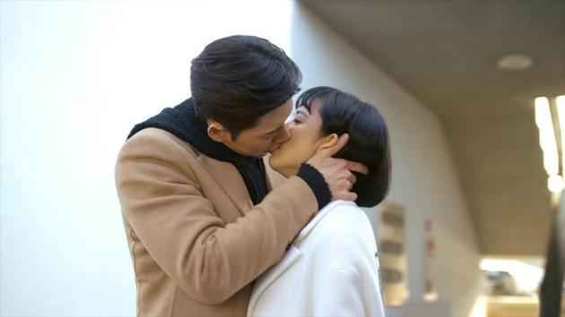 朴海镇《MAN X MAN》亲吻金玟廷 收视瞬间爆棚
