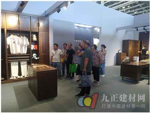  双李家具携新品亮相2019北方全屋定制展 荣获美誉！