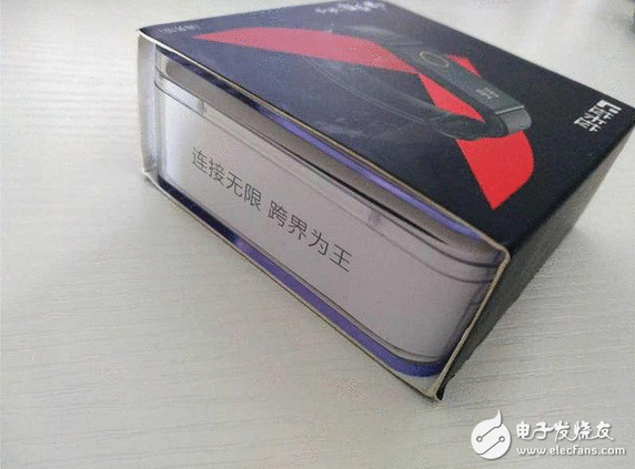 “给每个空想一个时机”源自于节目赞助方拉卡拉所创建的“公益空想基金”诚意之作！——拉卡拉跨界手环