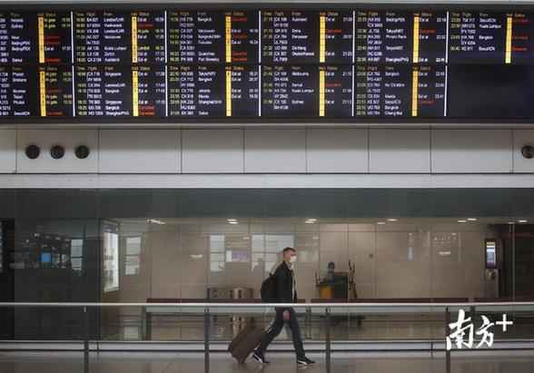 香港25日拂晓起禁止非港人从机场入境 为期14日