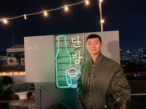 已经不是栗子头啦！朴叙俊IG更新自拍 再次找回了霸气老练的气质