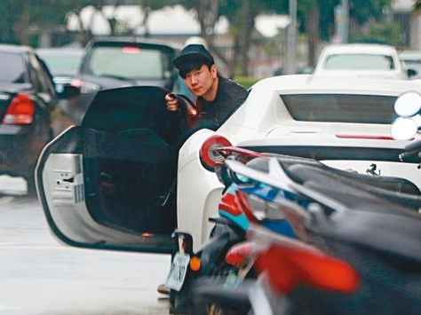 林豪杰开2000万法拉利出门 功效产生难过一幕