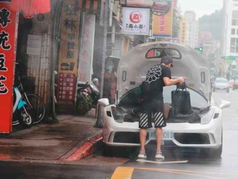 林豪杰开2000万法拉利出门 功效产生难过一幕