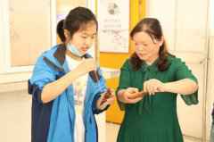 爱心妈妈与留守儿童一起“粽情”端午节