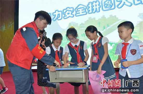 南方电网广西崇左供电局开展“用电安全进校园”活动