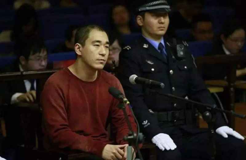 曾被张默一顿暴打的那个小演员如今怎么样了？还好吗？