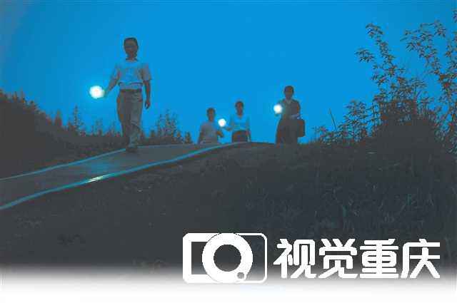 荣昌奉行镇街构造党员干部值夜制度，下村时间随着群众空闲时间走 千余镇街干部有了新型“夜糊口”