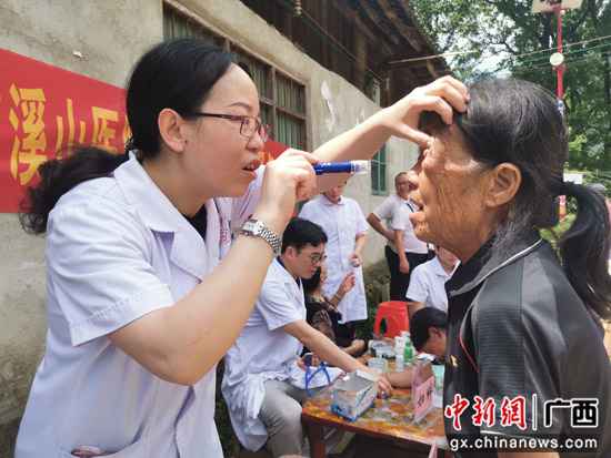 南溪山医院开展“七一”走访慰问贫困户勾当