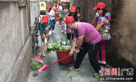 桂林秀峰区：“中华民族一家亲健步走”助力文明创城