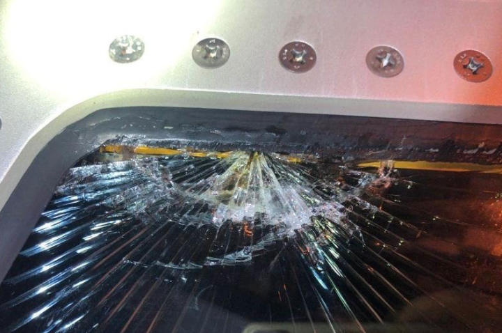 瑞丽航空航班风挡割裂深夜备降重庆游客搭乘紧张调机于今早抵达昆明