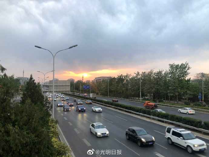  北京小客车摇号将向无车家庭倾斜 北京拟向无车家庭增发2万个新能源指标