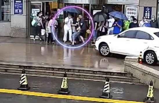 blob.png 三分钟抢救 青岛护士将心脏骤停老人从灭亡线上抢返来