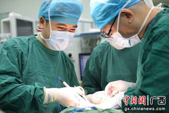 我的幸福感指数来自患者的病愈 记南溪山医院共产党员、甲状腺乳腺外科主任洪勇博士