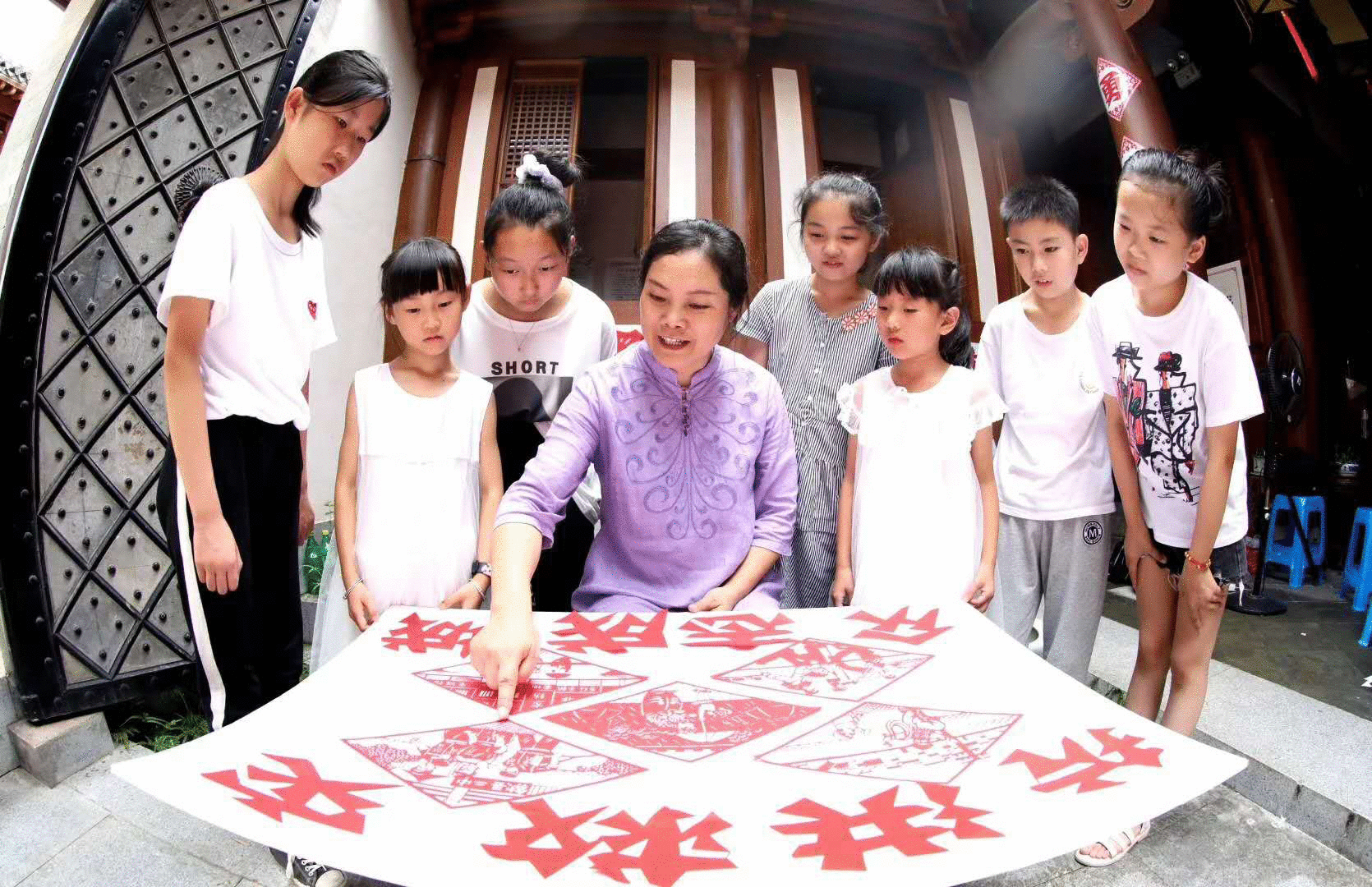 歙县：剪出“抗洪图”通报正能量