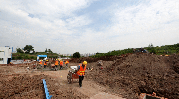 足球迷看过来！龙兴足球场项目正式出场 估量2022年落成