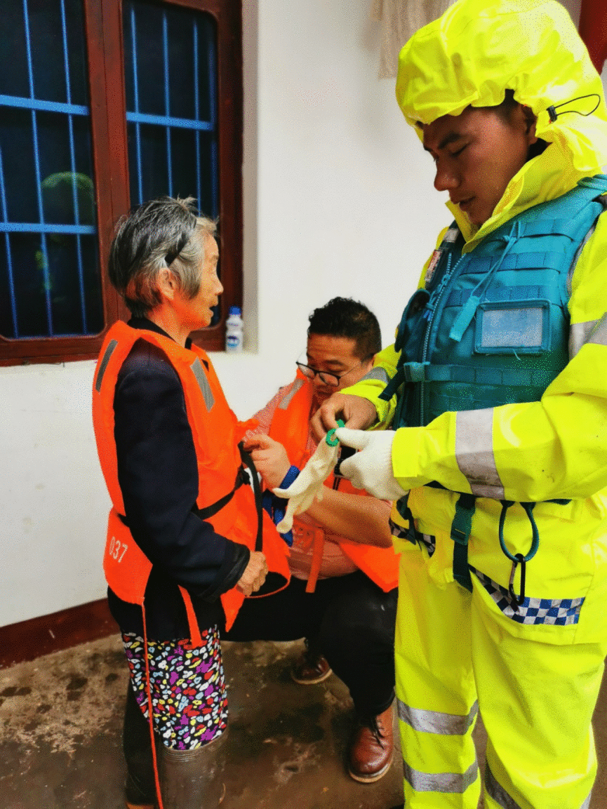 闻“汛”而动 芳华向险而行