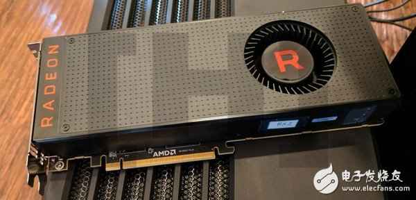 帅帅的金属拉丝Vega显卡哪去了？RX Vega显卡曝光：长一点的RX480？