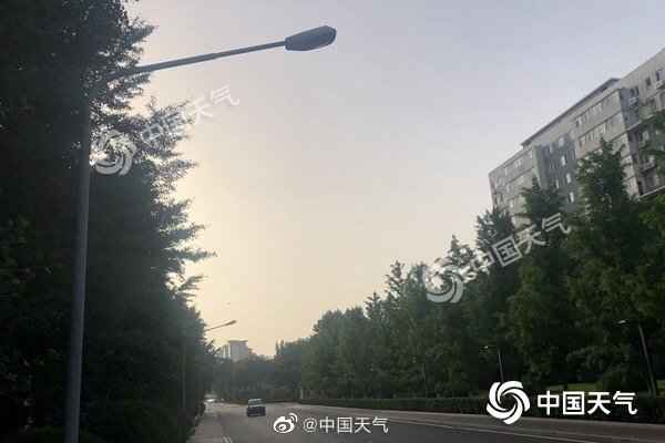  炎热干燥！北京本日最高温可达34℃ 阵风6级留意出行安详
