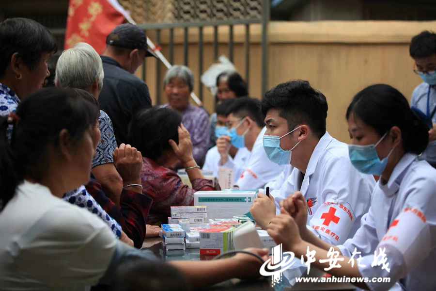 直击抗洪一线：医疗队进入受灾前线义诊