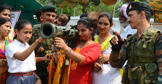 印度急向全球抢购军器 看清单就知道并不是真想接触